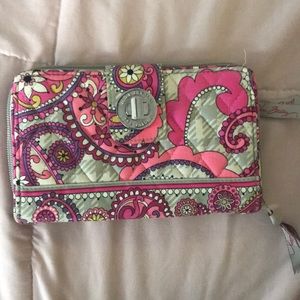 VERA BRADLEY: turn lock wallet PAISLEY MEETS PLAID